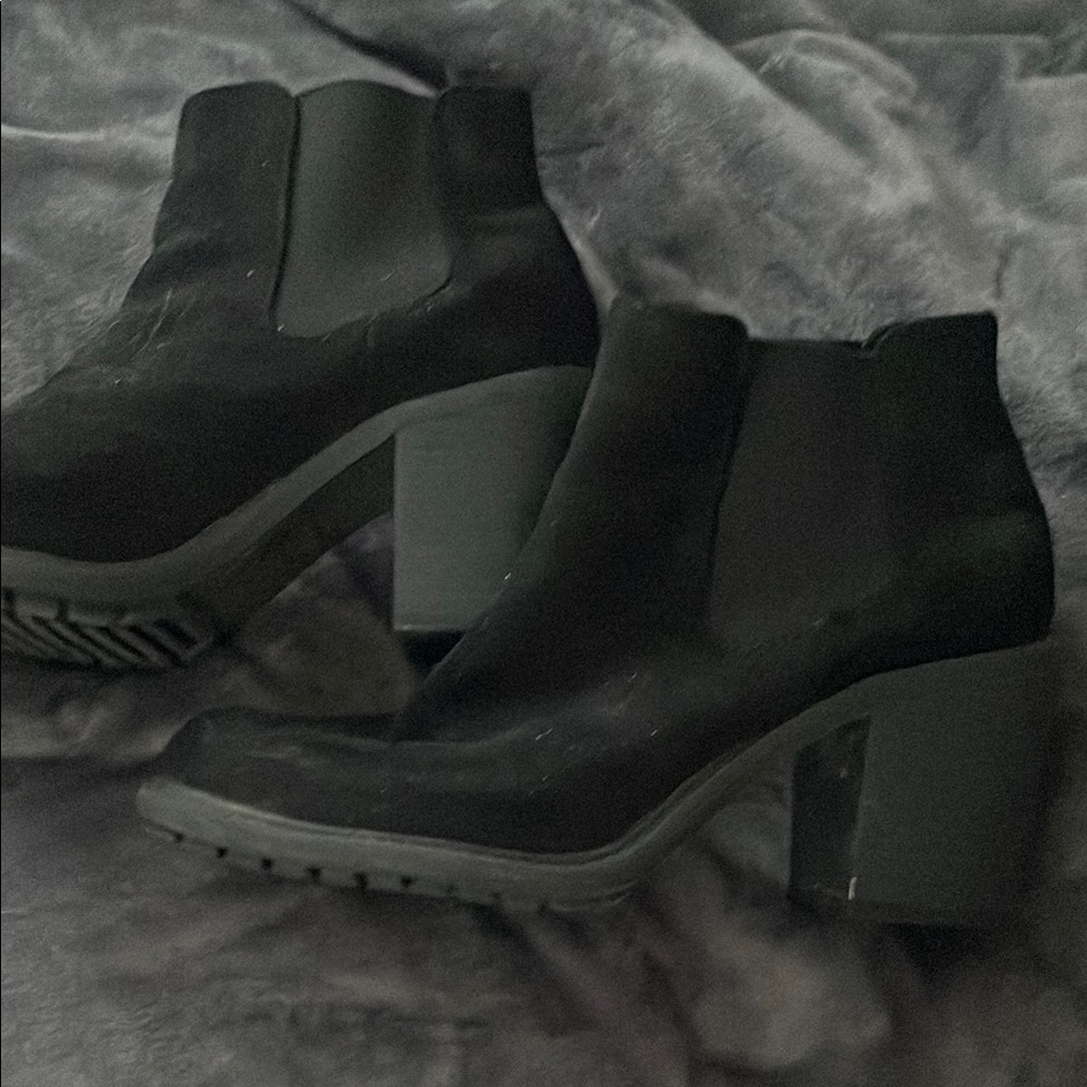 Merona Women's Black Ankle Boots. 7